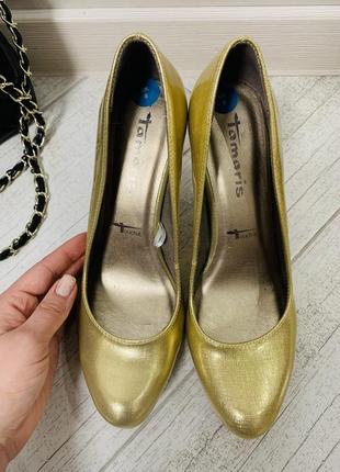 Нові жіночі туфлі на каблуку в щолотому кольорі від tamaris2 фото