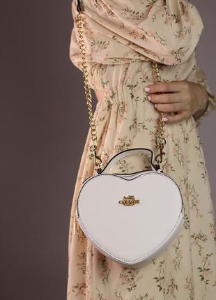 Женская сумка coach heart white, женская сумка коуч сердце белого цвета4 фото