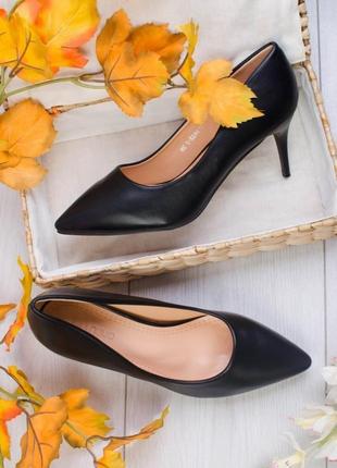 Стильні чорні класичні туфлі човники на шпильці модні2 фото