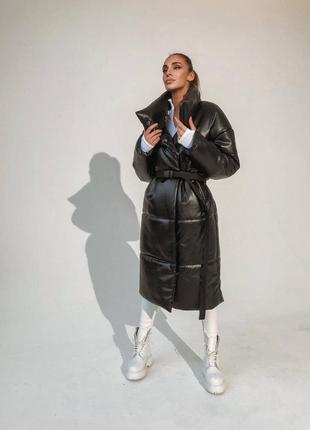 Довга жіноча зимова куртка - пуховик nika з екошкіри класу lux на силіконі 200 без капюшона чорного кольору1 фото