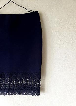 Утягивающая  миди юбка карандаш на комфортной талии с кружевной окантовкой без молний и разрезов atmosphere 14 uk2 фото