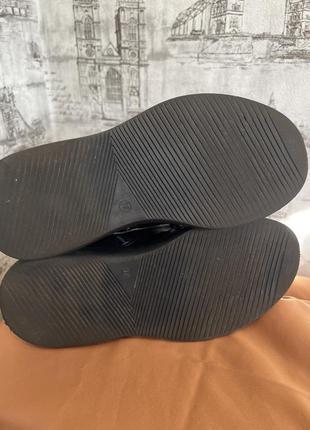 Чорні шкіряні короткі ботинки на замочку на хутрі6 фото