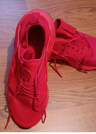 Легкі невагомі кросівки піна