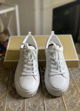 В наявності 🔥 нові брендові шкіряні білі кросівки michael kors оригінал з лого2 фото
