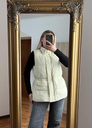 Обʼємна жилетка молочного кольору😍дуже стильна