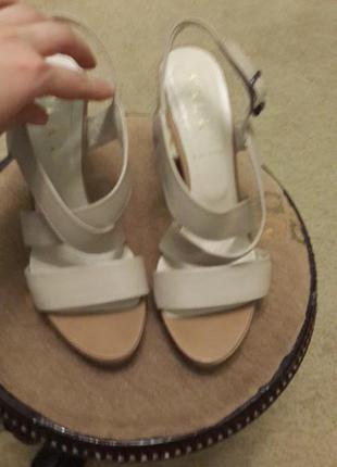 Босоножки кожа