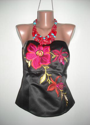 Корсет черного цвета с вышитыми цветами