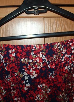 Юбка батал в цветы тренд на резинке kim&co красная королевский размер4 фото