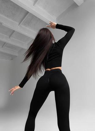 Женский фитнес костюм черный в рубчик лосины и кофта7 фото