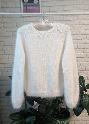 Мега крутий светр з ангори.