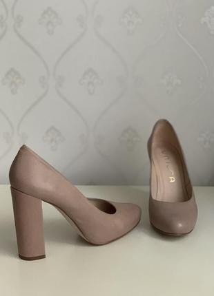 Офісні туфельки на високих підборах мерехтливої кольору