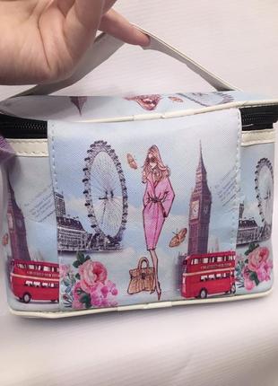 Косметичка сумка чемодан для косметики квадратная с ручкой с ярким принтом рисунком...