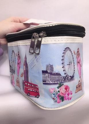 Косметичка сумка чемодан для косметики квадратная с ручкой с ярким принтом рисунком...