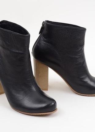 Шкіряні черевики на підборах