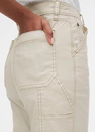 Жіночі молочні брюки в робітничому стилі gap.4 фото
