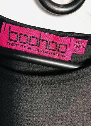 Асимметричное монохромное платье по фигуре boohoo с белой сеточкой на груди2 фото