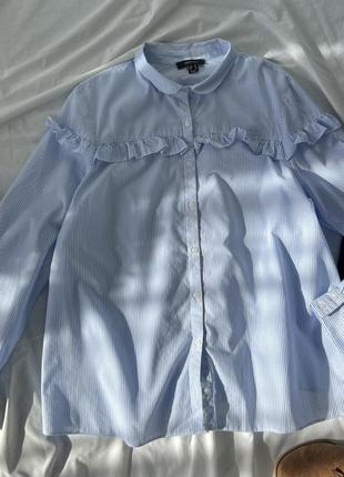 Блакитна сорочка з рюшами в смужку atmosphere