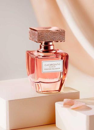 Парфуми giordani gold essenza blossom [джордані ґолд есенца блокос] оріфлейм oriflame