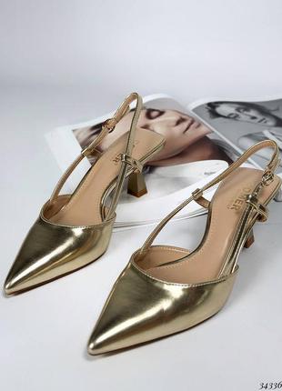 Туфли слингбеки золотые на каблуке шпильке с открытой пяткой узким носком2 фото