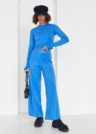 Женский костюм с широкими брюками и коротким джемпером - синий цвет, l (есть размеры)9 фото