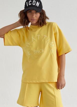 Трикотажный женский костюм с шортами и футболкой с вышивкой - желтый цвет, s (есть размеры)3 фото