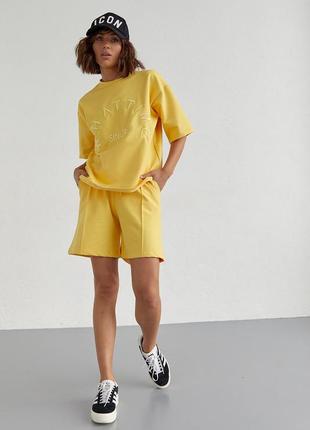 Трикотажный женский костюм с шортами и футболкой с вышивкой - желтый цвет, s (есть размеры)7 фото