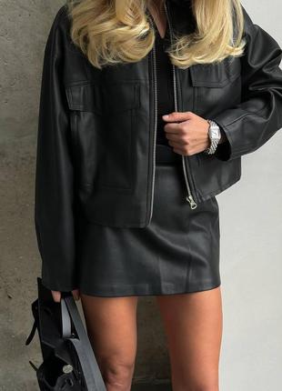 Стильна жіноча демісезонна шкіряна куртка бомбер2 фото