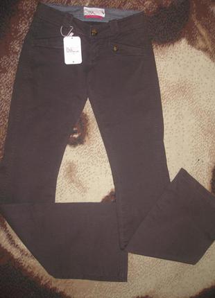 Bershka.джинси-брюки клюш.р 32 амер 4.оригінал.26 євро