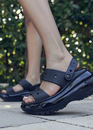 Крокс мега краш сандалі платформа чорні crocs mega crush sandal black2 фото