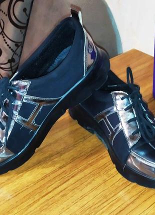 Кроссовки ультра легкие, черные с бронзой, 39размер