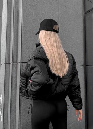 Женская стёганая куртка весенняя на змейке белый бежевый чёрный7 фото