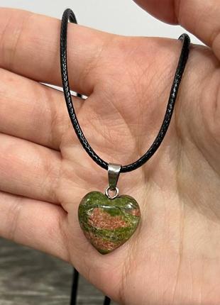 Натуральный камень яшма кулон в форме мини сердечка на шнурке - оригинальный подарок любимой девушке