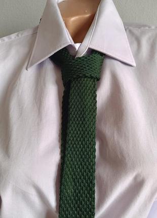 В'язана краватка із 100% натурального шовку.