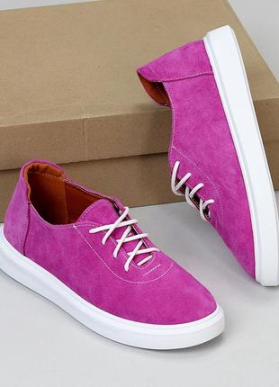 Універсальні туфлі-кеди в натуральній замші, рожеві на шнурках біла підошва, весняний літній варіант