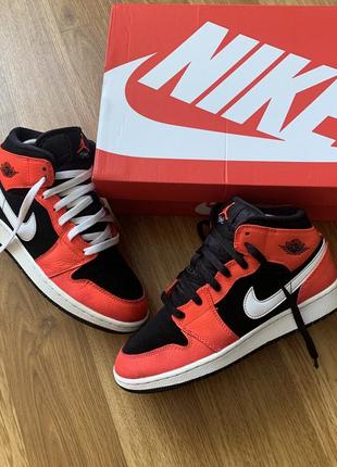 Nike airjordan 1 mid