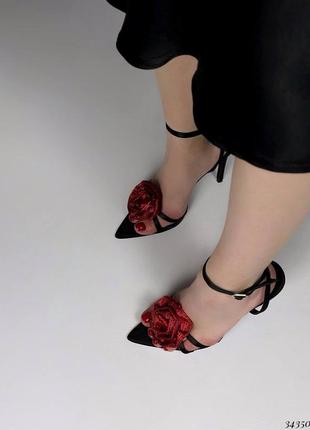 Атласні чорні босоніжки на підборах з червоною трояндою 36 37 38 39 40 туфлі на шпильках з квіткою6 фото