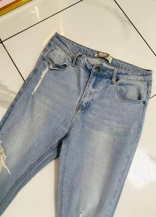 Голубые рваные джинсы скинни от boohoo3 фото