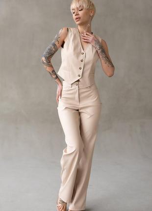 Костюм з екошкіри бежевий костю зі штанами і жилетом комплект з жилету і брюк