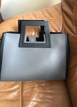 Обємна шкіряна сумка брендова