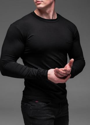 Чорний лонгслів з карманом