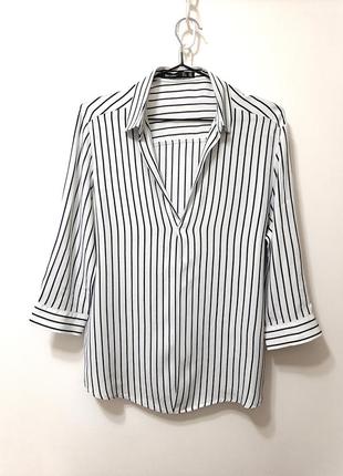 Bershka красива блуза біла в чорну смужку з коміром довжина рукава 3/4 на манжетах жіноча1 фото