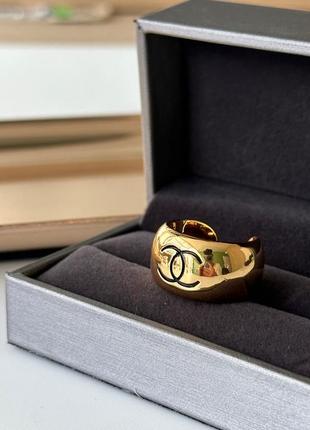 Брендовое кольцо в позолоте с логотипом