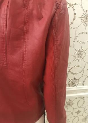 Червона куртка/піджак кожзам з трикотажними вставками6 фото