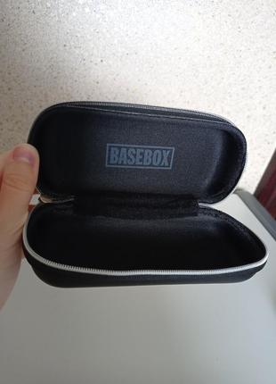 Basebox зручний футляр для окулярів.
