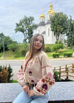 Вишиванка вишита жіночка блуза сорочка з рожевими вставка натуральна тканина українська вишивка