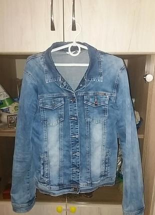 Джинсовый пиждак.