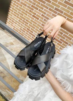 Люксові босоніжки prada натуральна шкіра масивні на тракторній підошві топ якість босоножки натуральная кожа массивные на высокой платформе8 фото