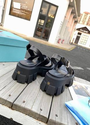 Люксові босоніжки prada натуральна шкіра масивні на тракторній підошві топ якість босоножки натуральная кожа массивные на высокой платформе9 фото
