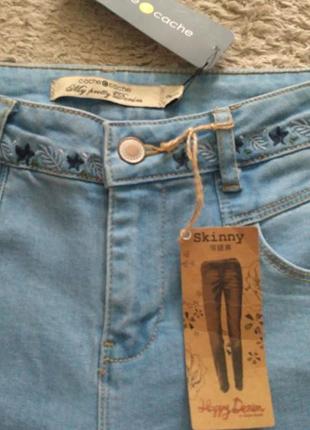 Голубые джинсы c вышивкой  cache cache р.l3 фото