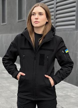 Чорна демісезонна куртка з кишенями із софтшелу pobedov motive із липучками жіноча